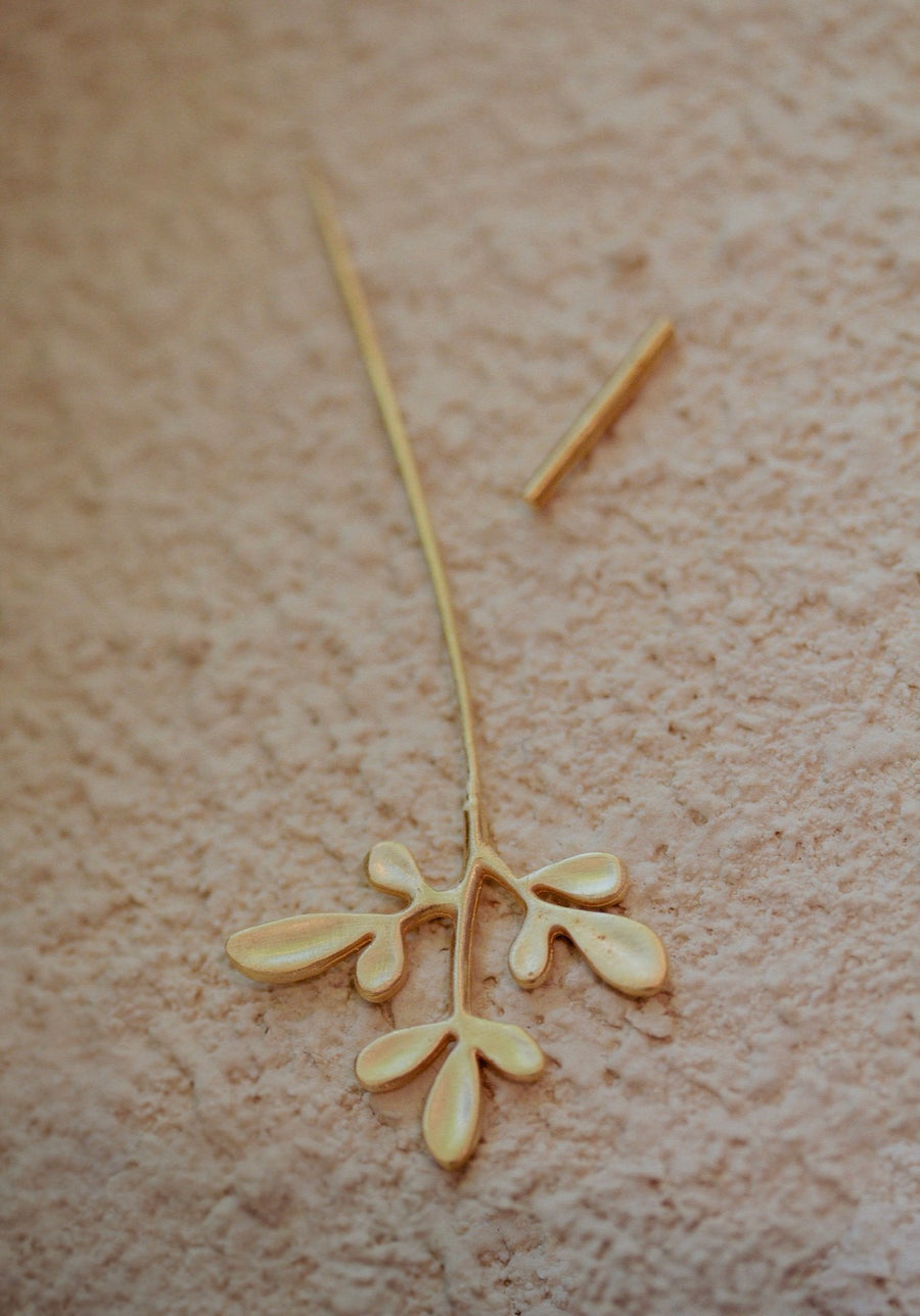 Broche Arruda G Dourado