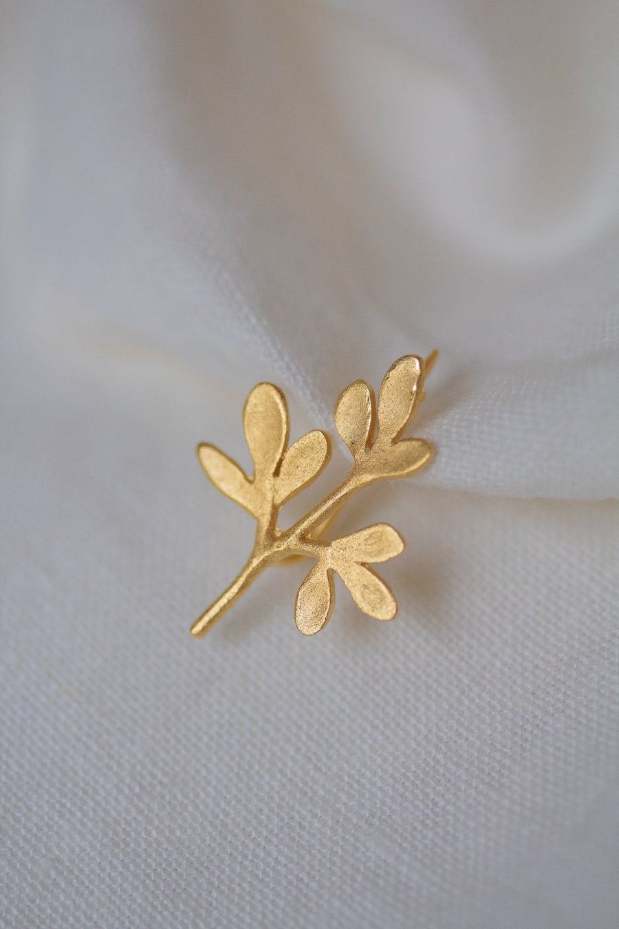 Broche Arruda M dourado