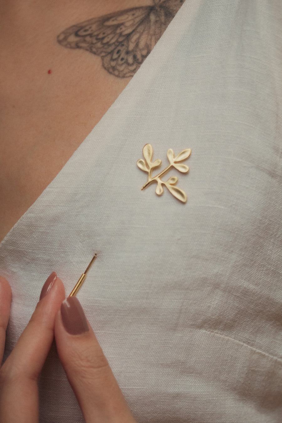 Broche Arruda G Dourado