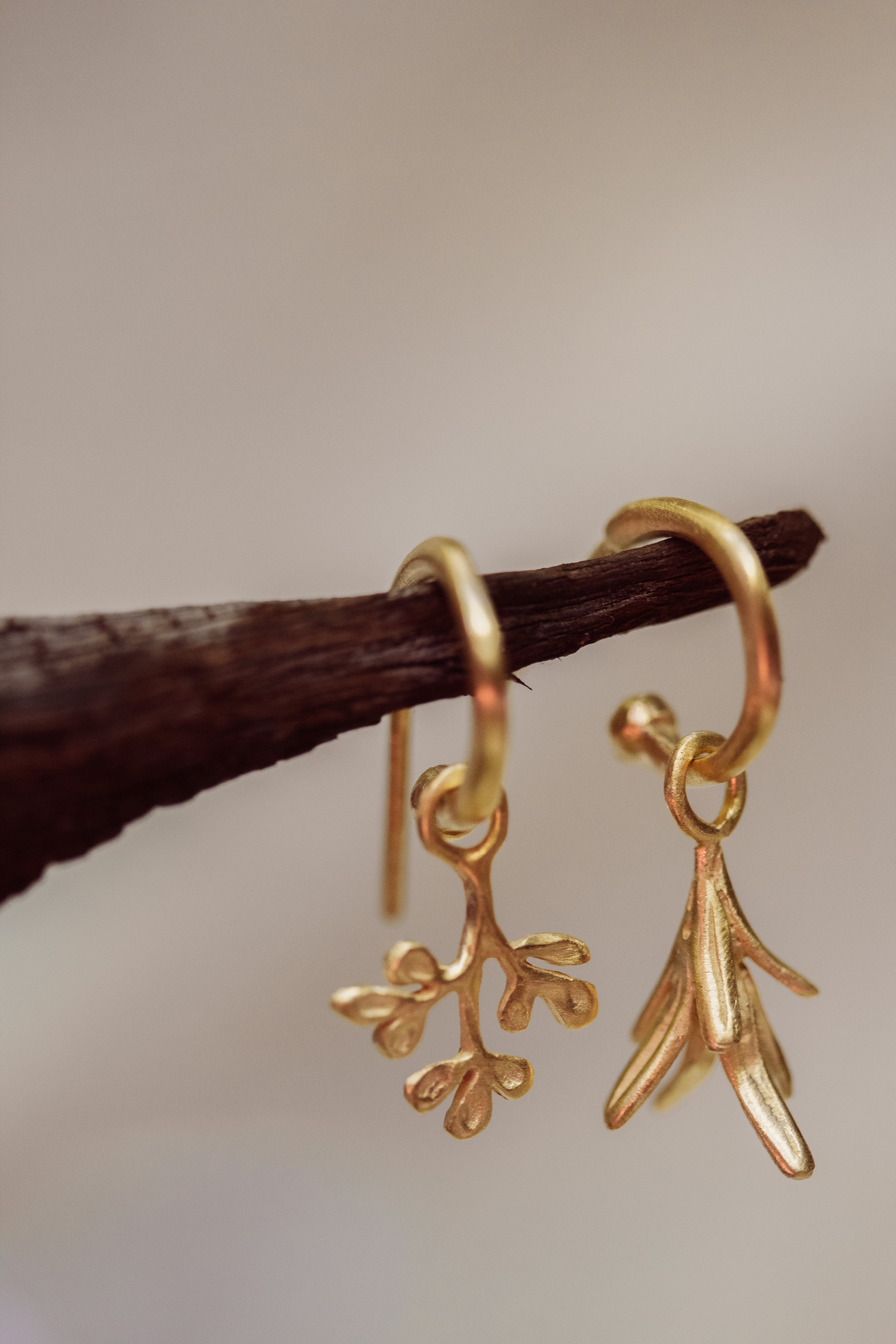 Pingente Brinco Arrudinha Dourado