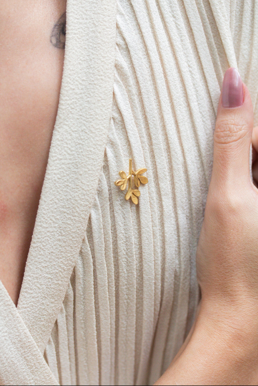 Pin Arruda M dourado
